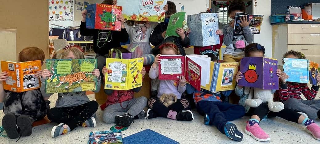 young children reading books